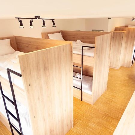 Henrys Sleeping Am Augsburger Eiskanal Zewnętrze zdjęcie
