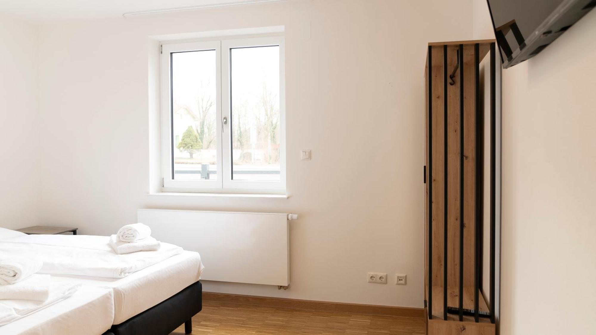 Henrys Sleeping Am Augsburger Eiskanal Zewnętrze zdjęcie