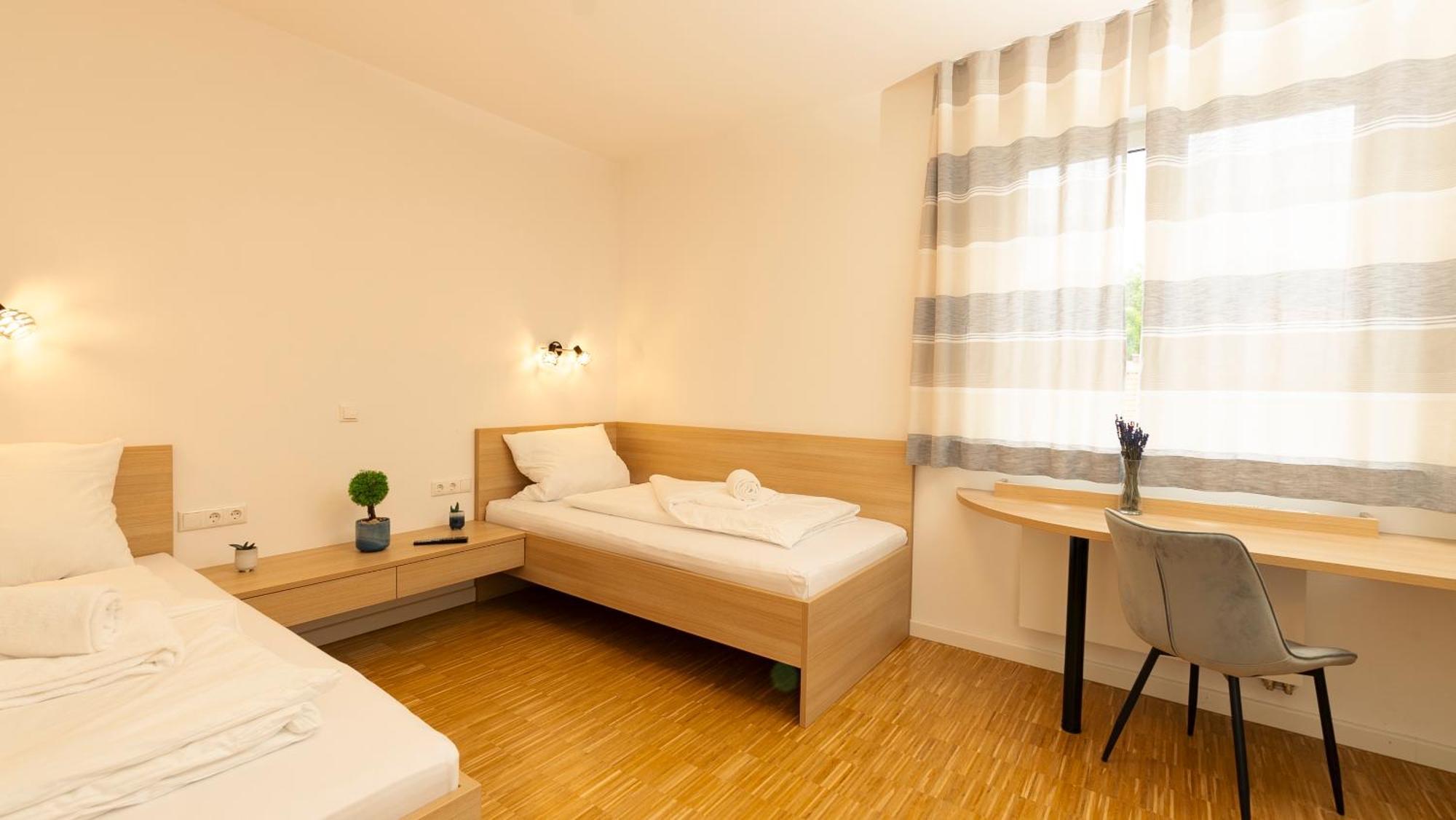 Henrys Sleeping Am Augsburger Eiskanal Zewnętrze zdjęcie